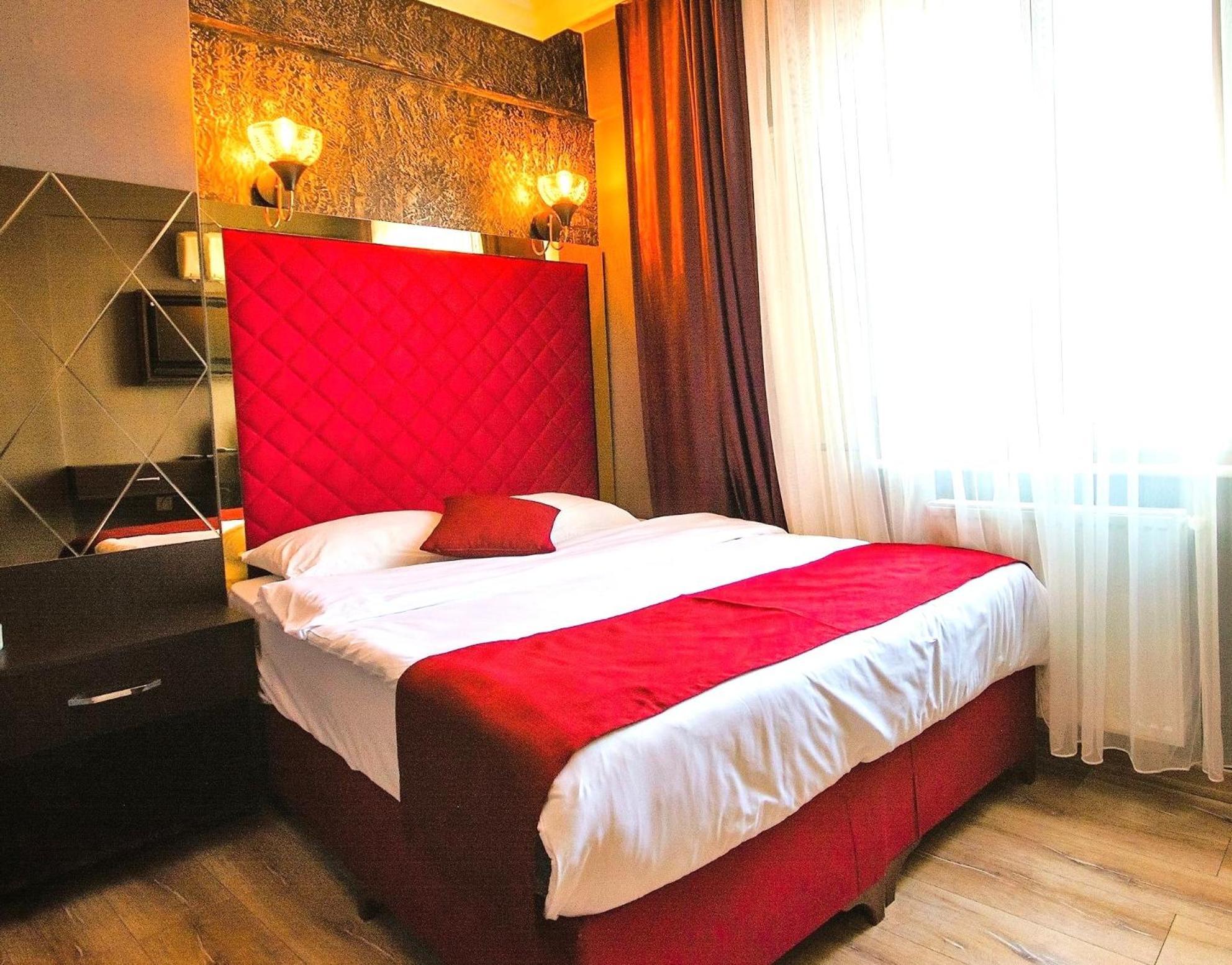 Atesde Dustu Salvara Hotel Istanbul Exterior photo
